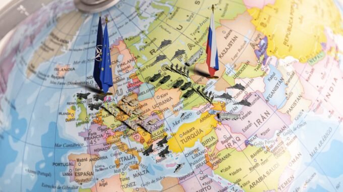 MAP showing NATO and Russia over Ukraine